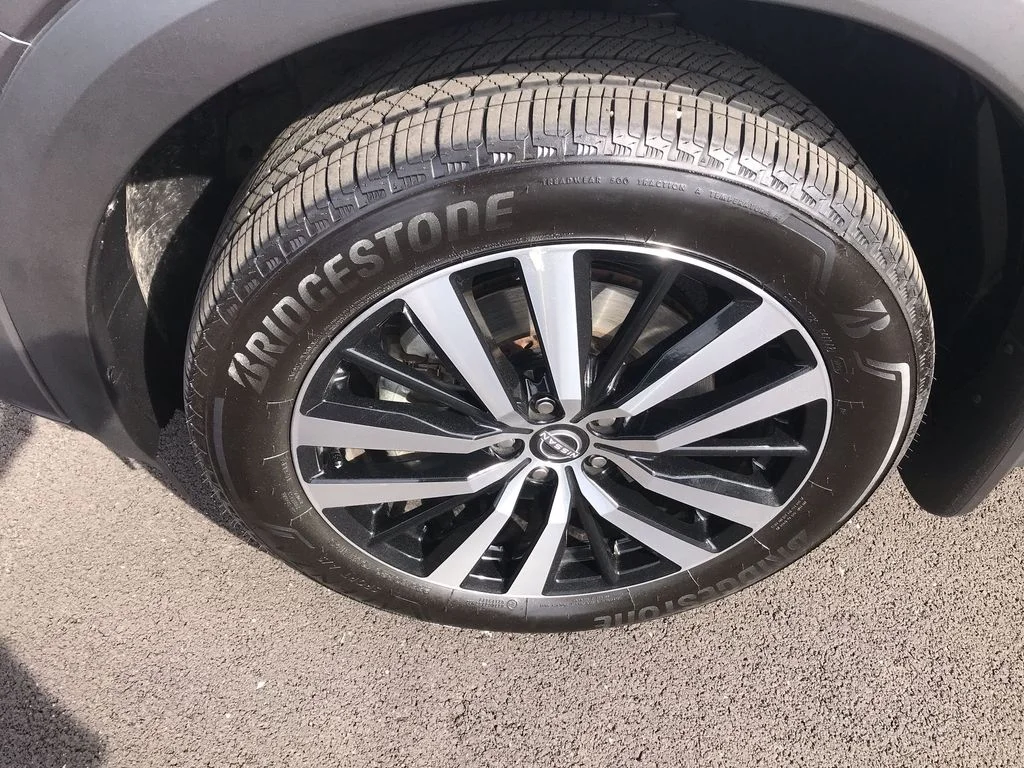 Used 2024 Gray Nissan Platinum image 10