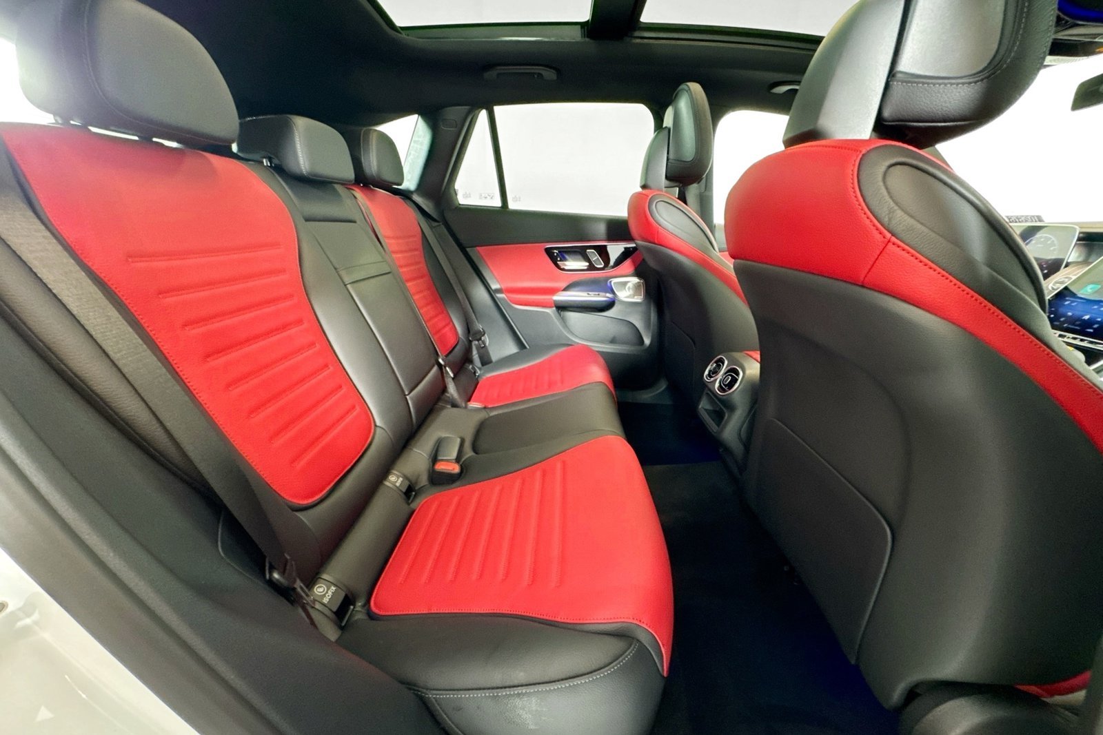 New 2026 Polar White Mercedes-Benz GLC 300 image 25