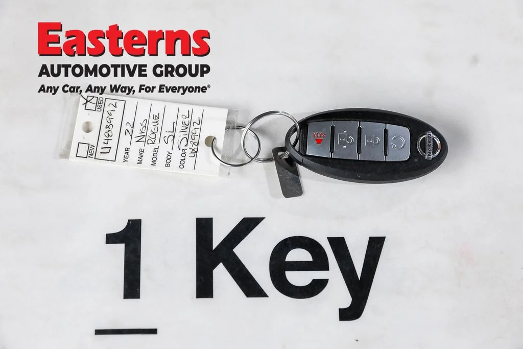 Used 2022 Silver Nissan SL image 24
