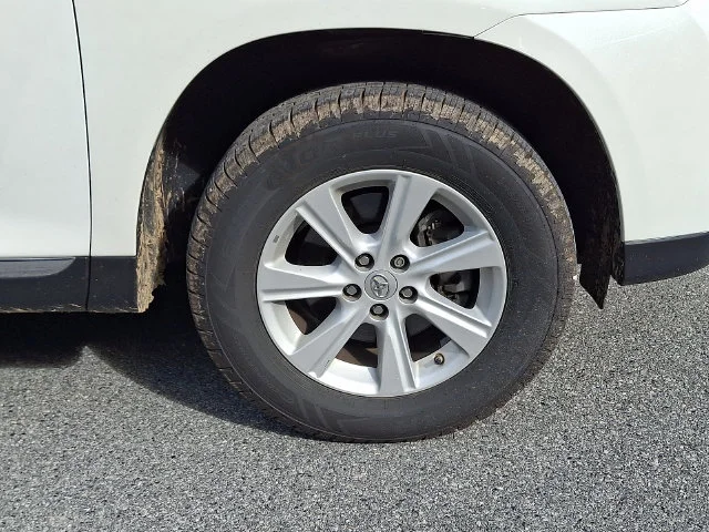 Used 2013 White Toyota SE image 9
