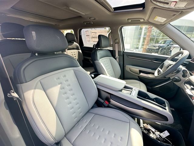 New 2026 Glacial White Pearl Kia Wind AWD image 30