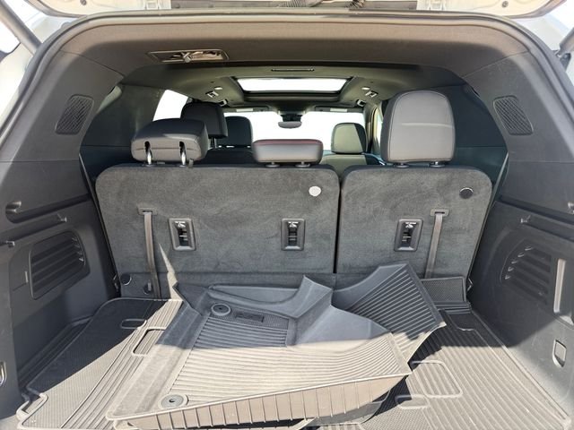 Used 2024 White Chevrolet Z71 image 18