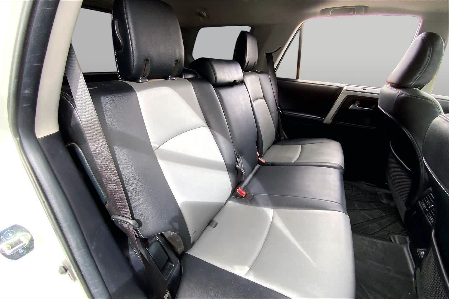 Used 2022 White Toyota SR5 Premium image 20