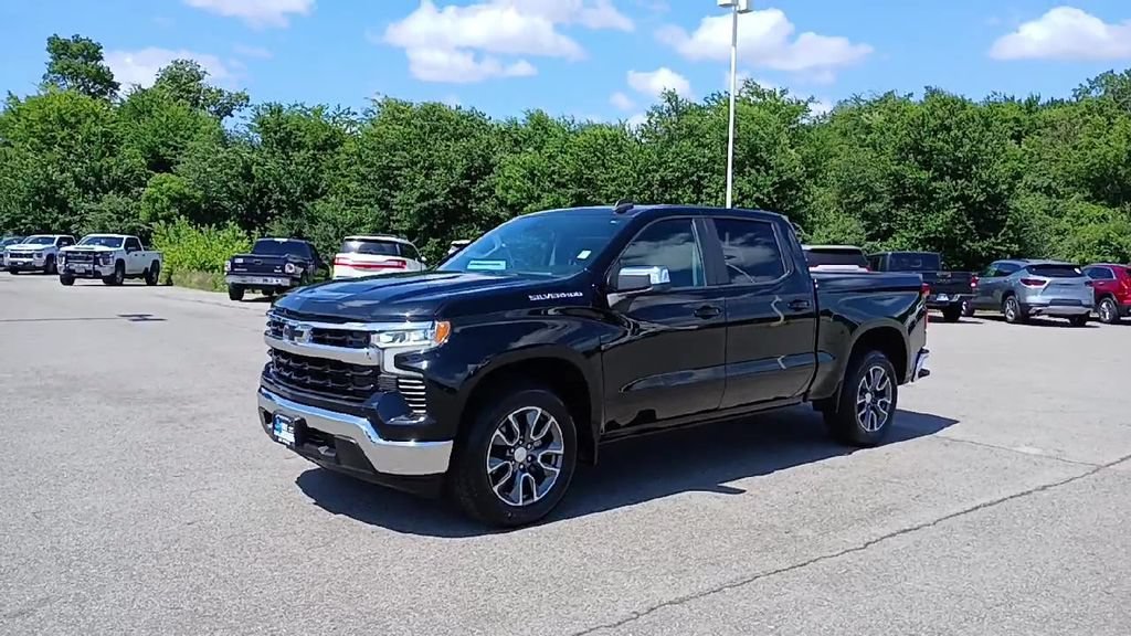 Used 2022 Black Chevrolet LT image 4