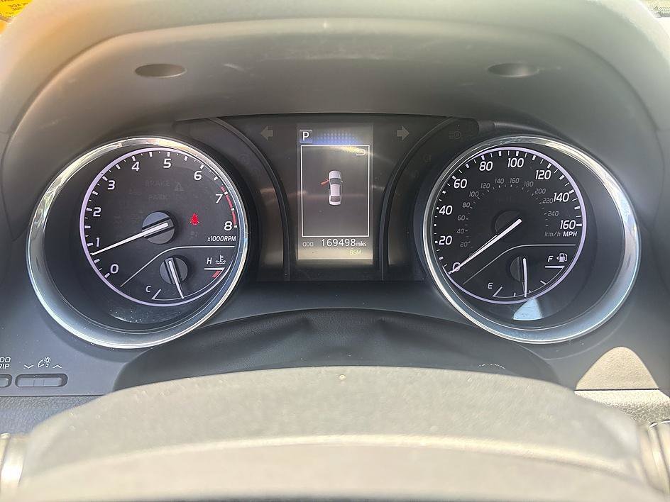 Used 2020 Super White Toyota SE image 18