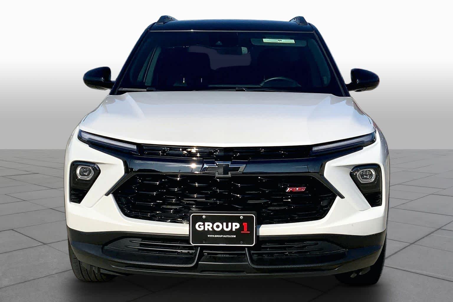 Used 2025 Iridescent Pearl Tricoat Chevrolet RS image 4