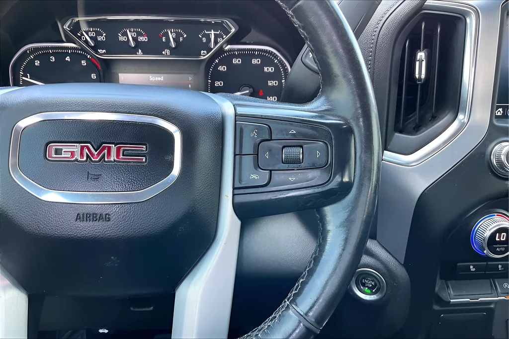 Used 2021 Brown GMC Elevation image 11