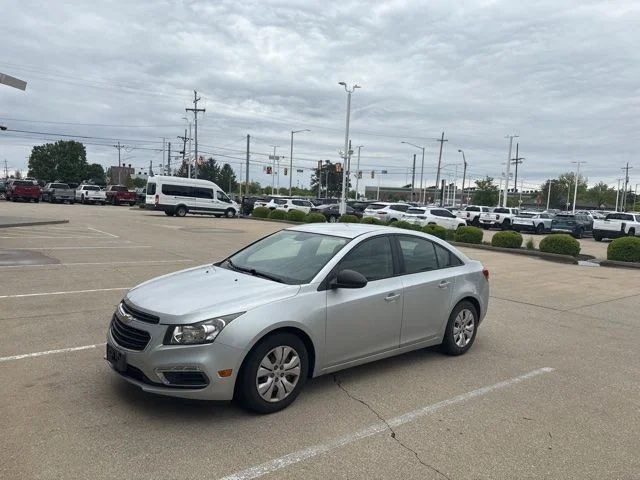 2016 Chevrolet Cruze LS Auto's photo