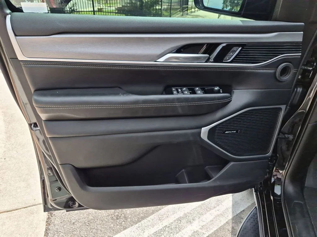 New 2026 High Gloss Black Exterior Paint Jeep  image 17