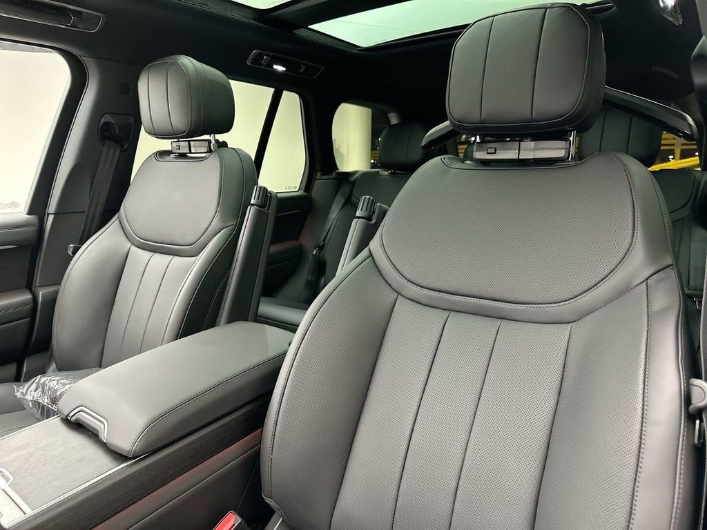New 2027 Fuji White Land Rover SE image 10