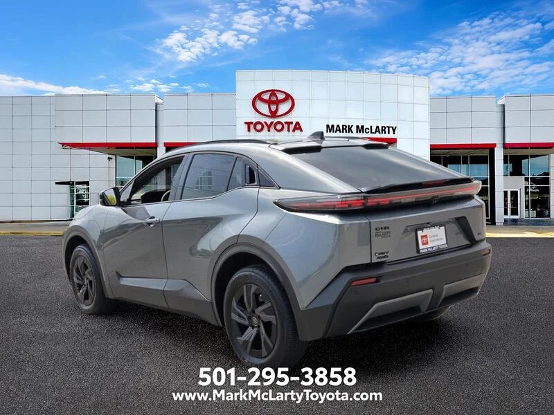 Used 2026 Overcast TOYOTA SE AWD image 3
