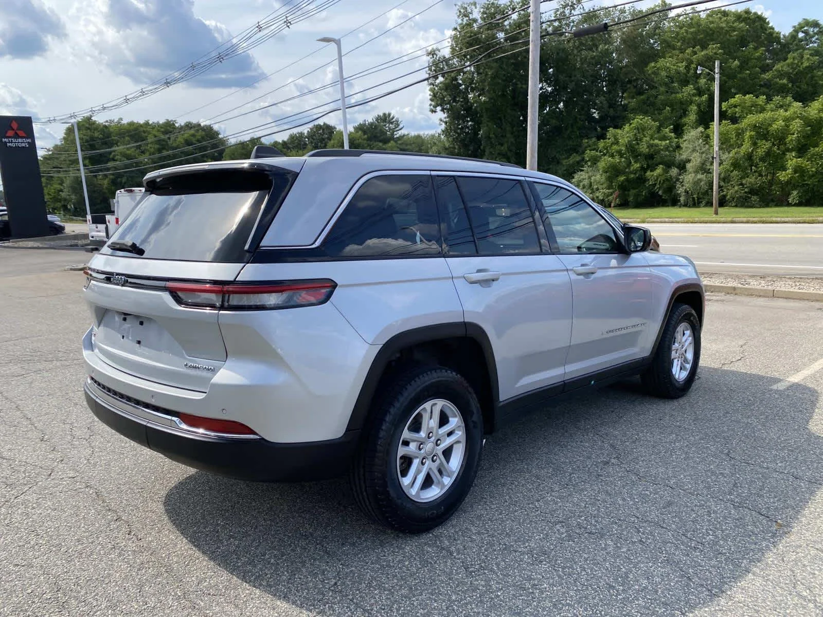 Certified Used 2023 Silver Zynith Jeep Laredo image 3