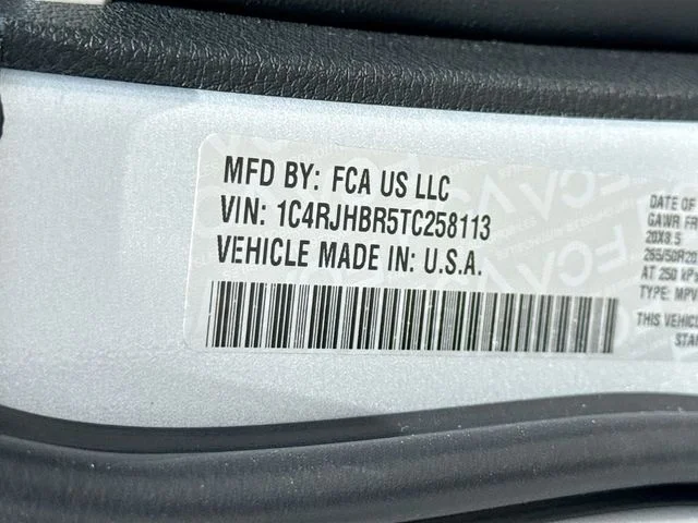 New 2026 Silver Zynith Exterior Paint Jeep  image 22