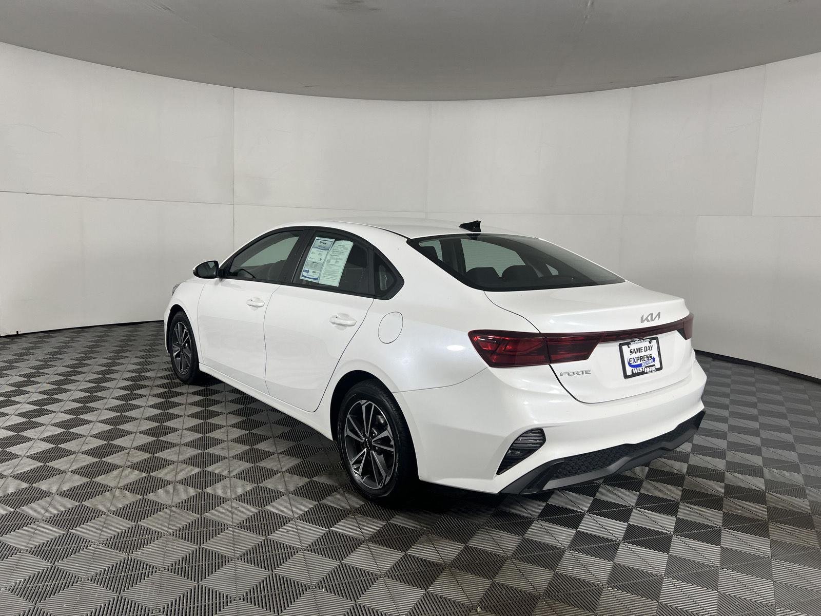 Used 2023 Snow White Pearl Kia LXS image 20