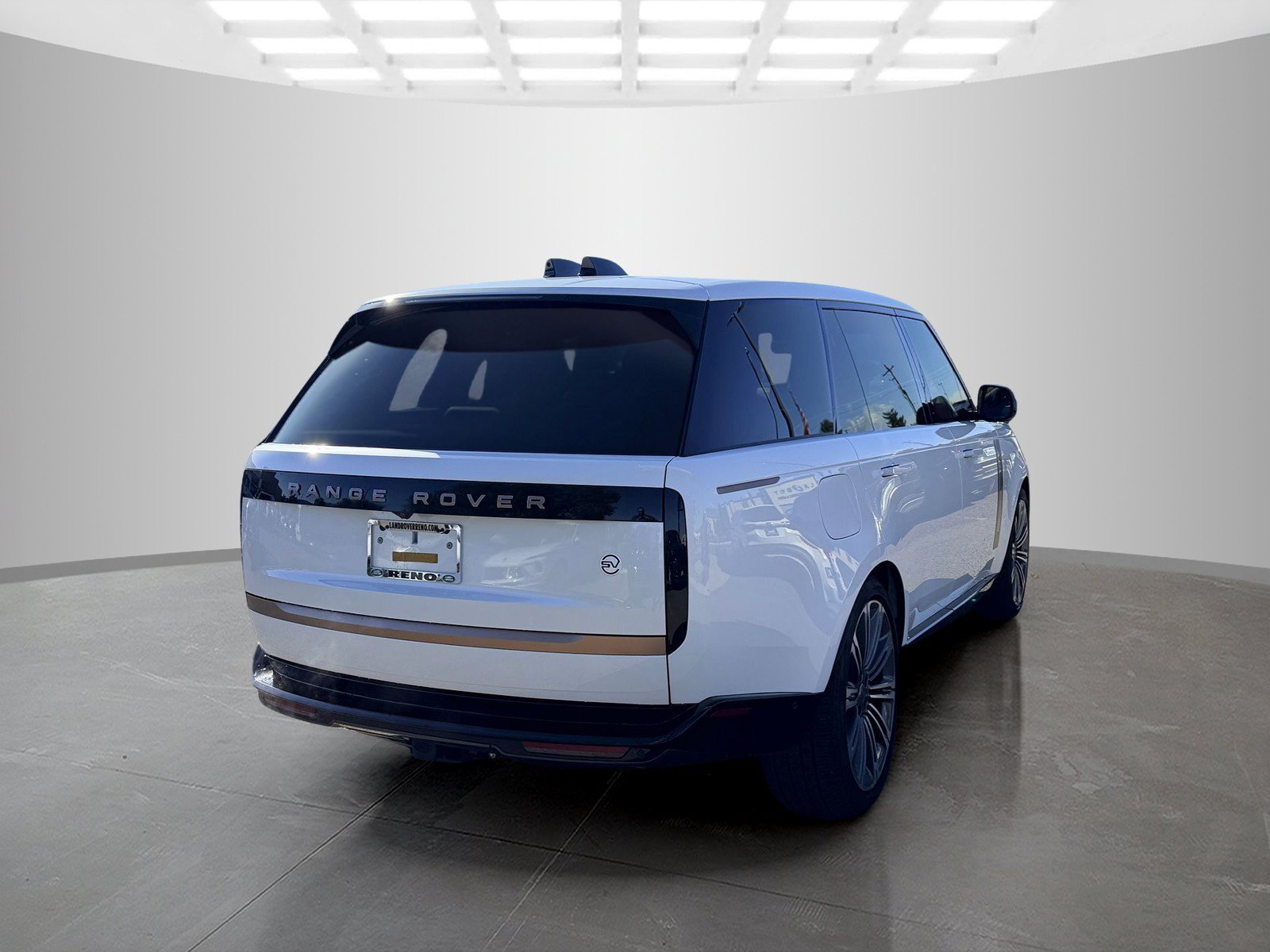 Used 2024 White Land Rover SV image 5