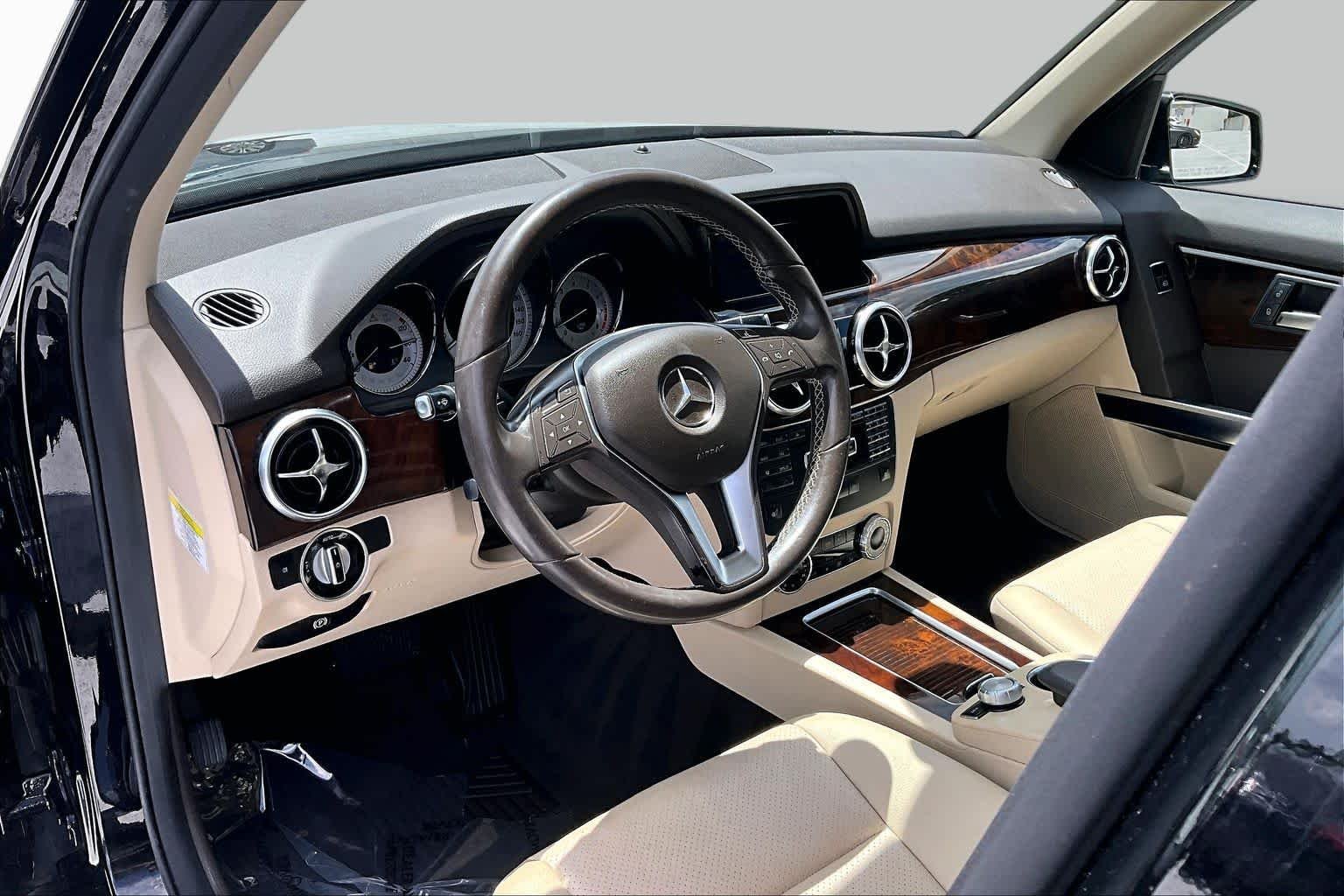Used 2014 Obsidian Black Metallic Mercedes-Benz GLK 350 image 17