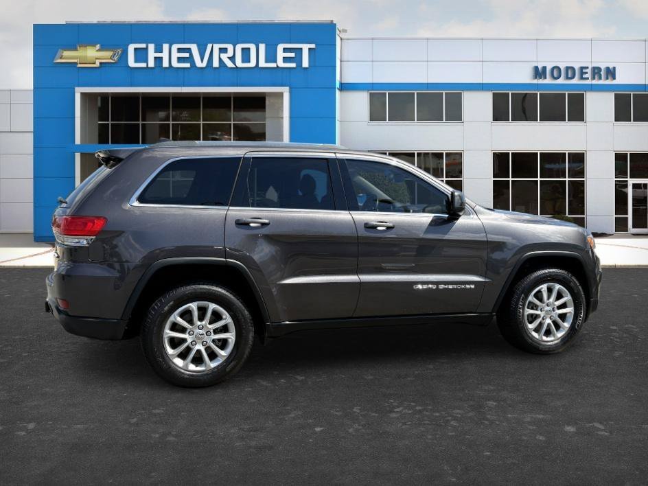 Used 2015 Granite Crystal Metallic Clearcoat Jeep Laredo image 5