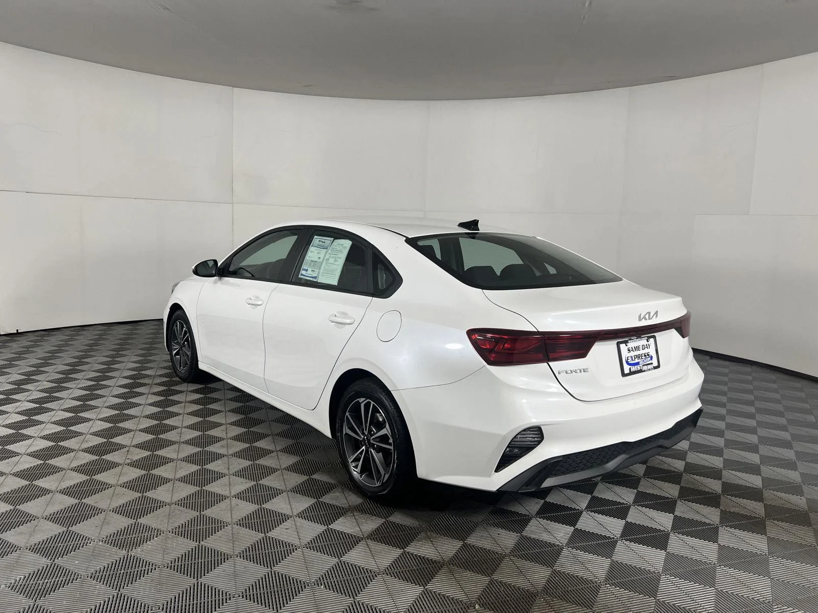 Used 2023 Snow White Pearl Kia LXS image 20