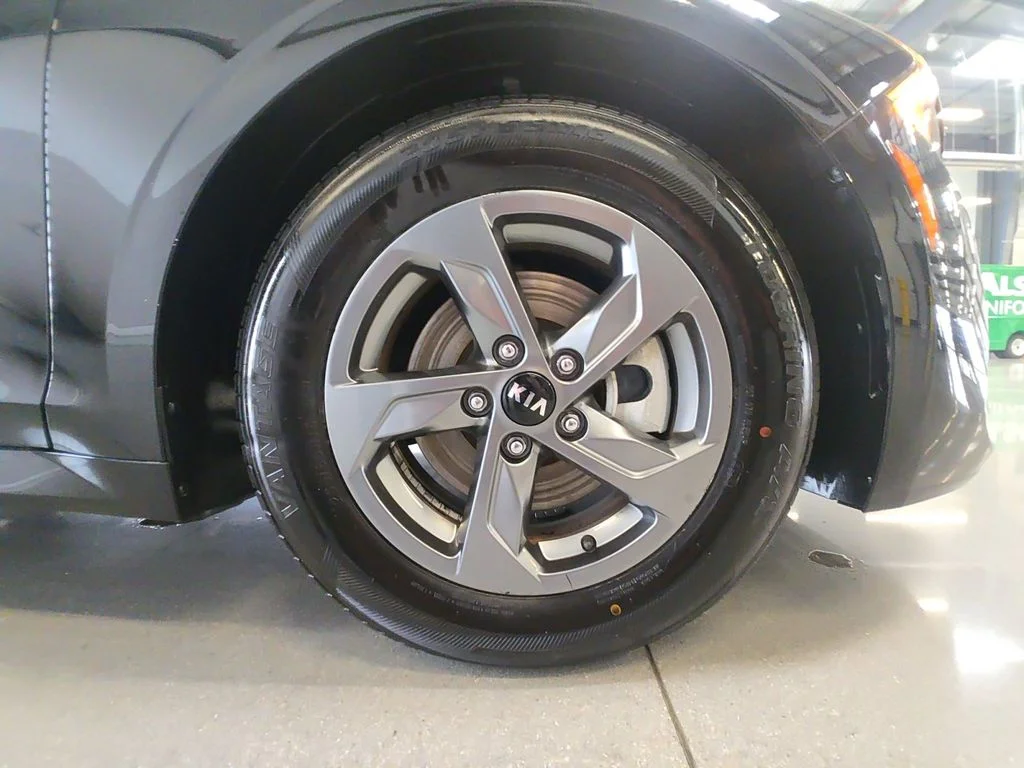 Used 2021 Black Kia LXS image 28