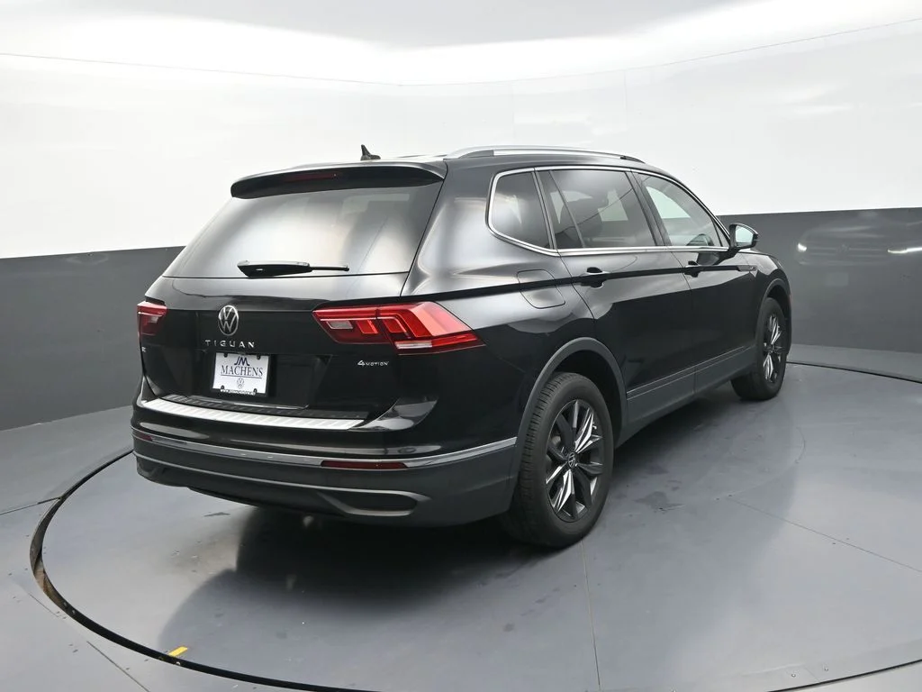 Used 2023 Black Volkswagen 2.0T SE image 10