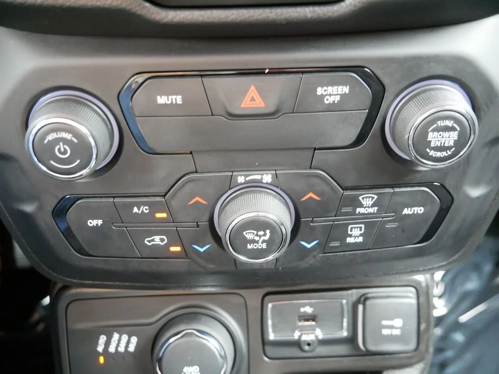 Certified Used 2020 Red Jeep Latitude image 23