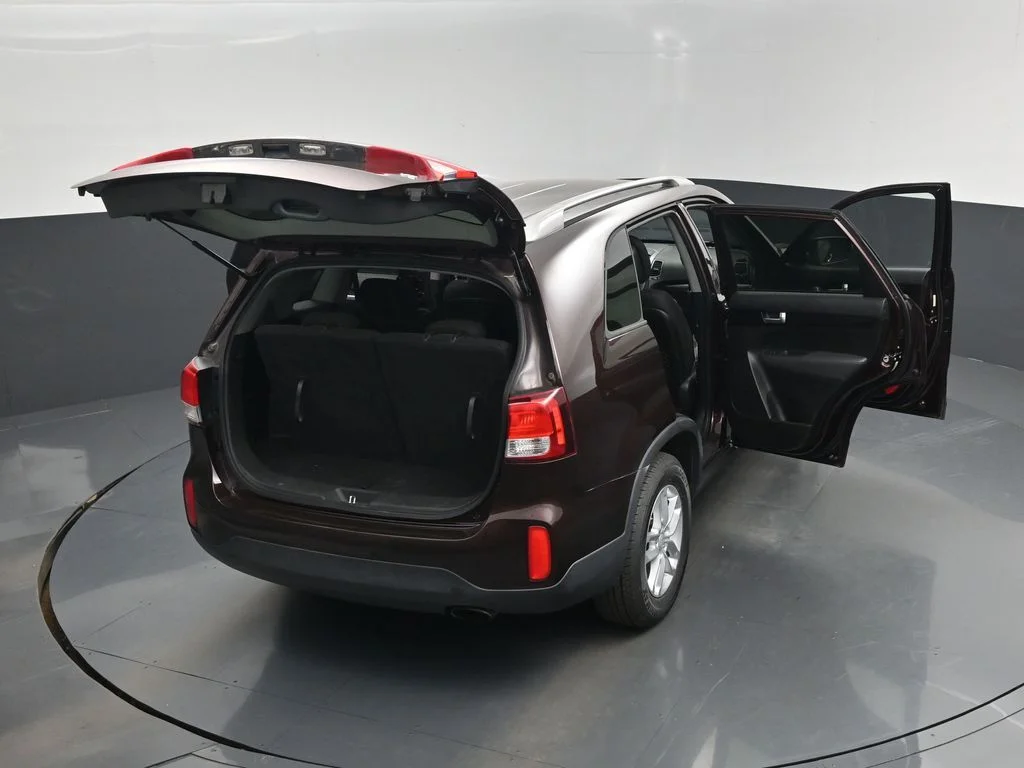 Used 2015 Red Kia LX image 29