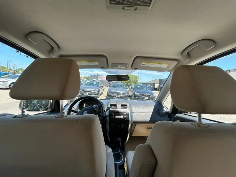 Used 2012 Gray Suzuki LE Sedan 4D image 40