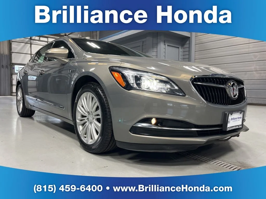 Used 2019 Pepperdust Metallic Buick Essence image 1