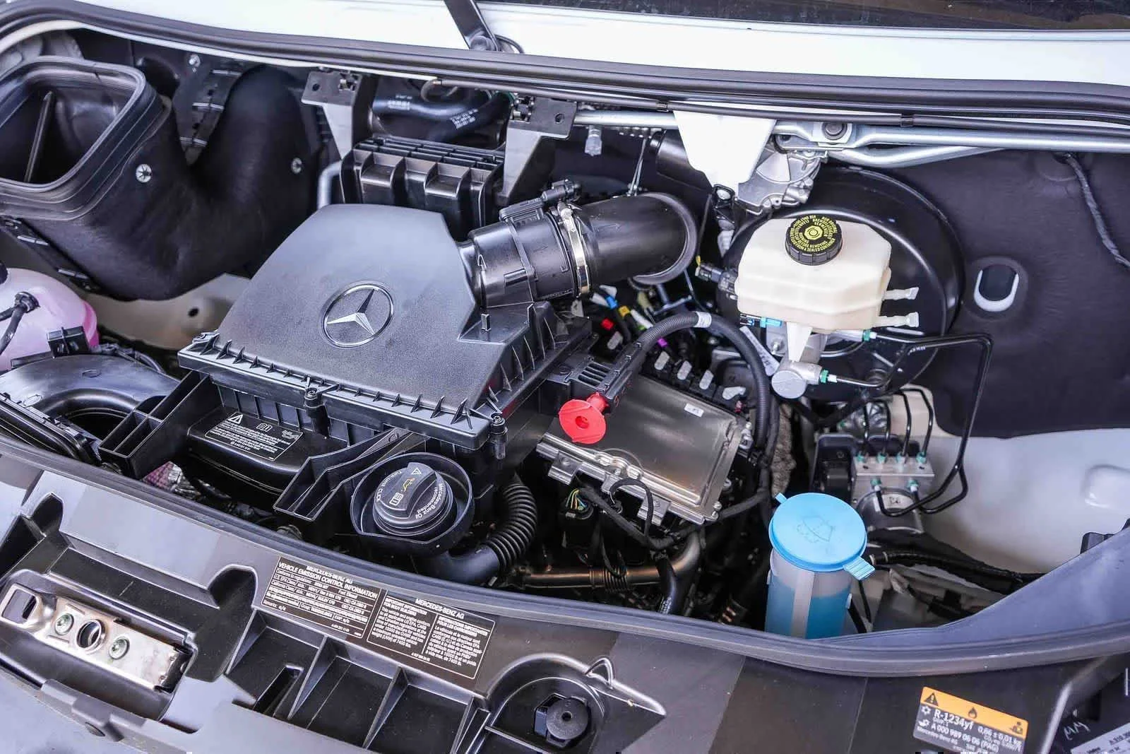 New 2026 Arctic White Mercedes-Benz Cargo 144WB High Roof AWD 2.0L I4 Diesel Turbo HO image 31