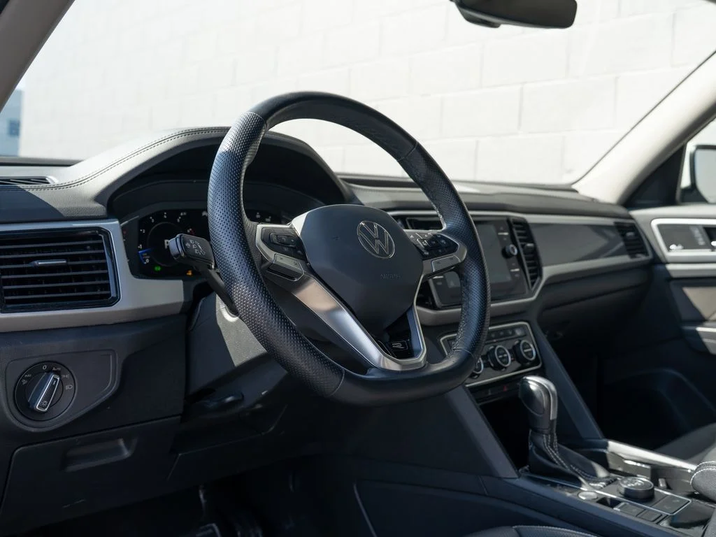 Used 2023 White Volkswagen 3.6L V6 SEL Premium R-Line image 4