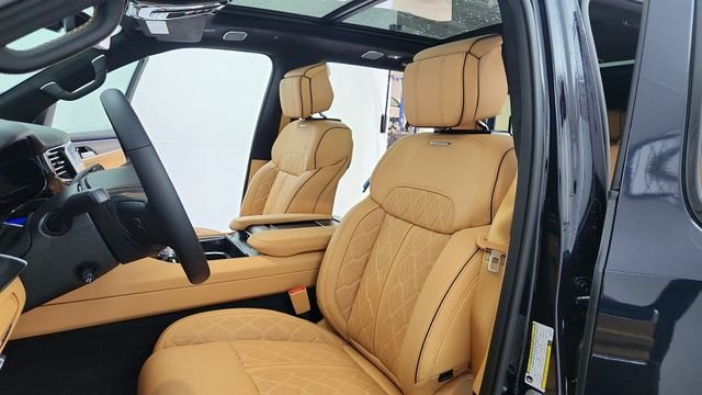2025 Jeep Grand Wagoneer Series III - Photo 12