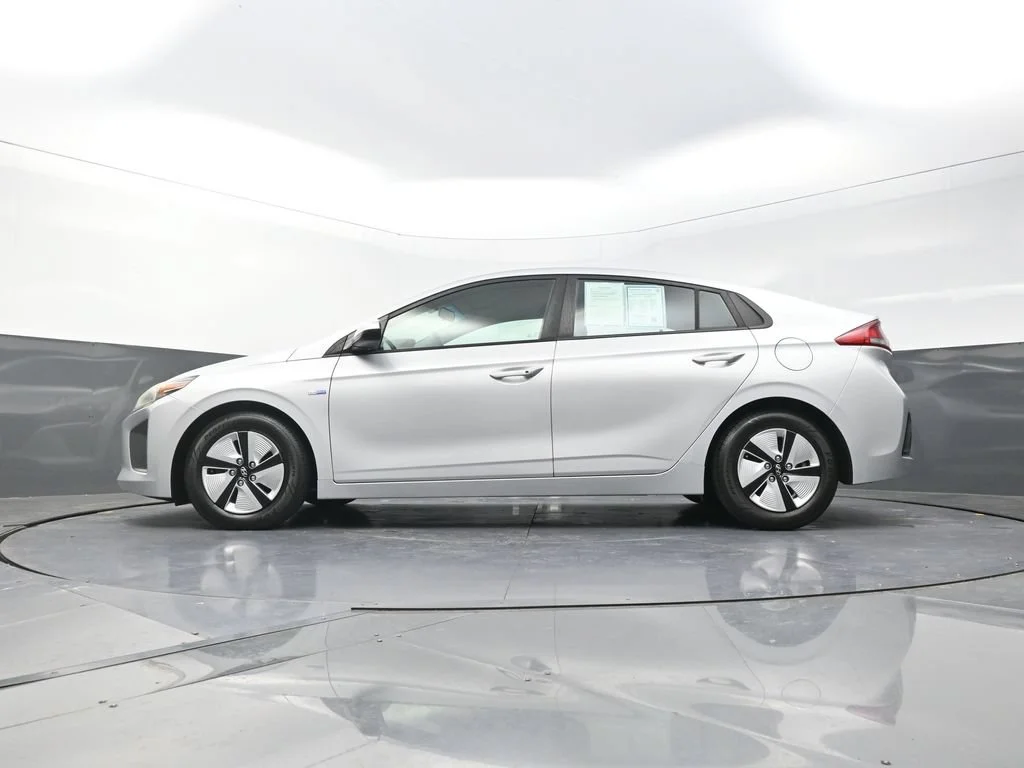 Used 2018 Silver Hyundai Blue image 26