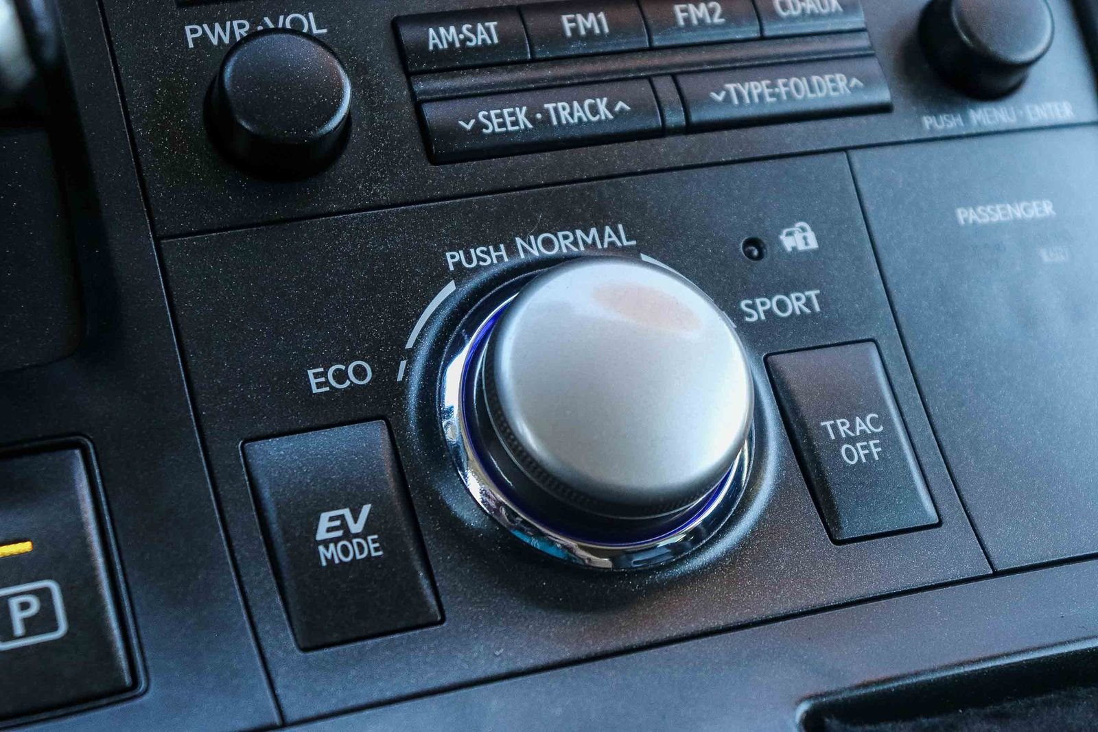Used 2015 Silver Lexus 200h image 29