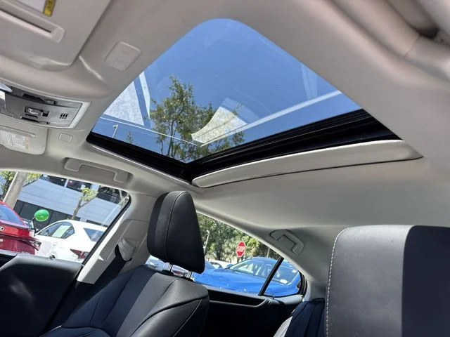 2025 Lexus ES 350 - Photo 22