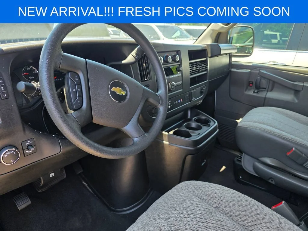 2025 Chevrolet Express Passenger LT - Photo 7