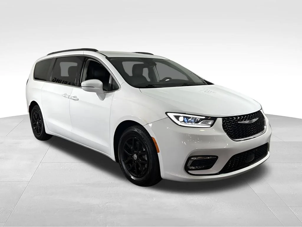 Used 2022 White Chrysler Touring L image 14