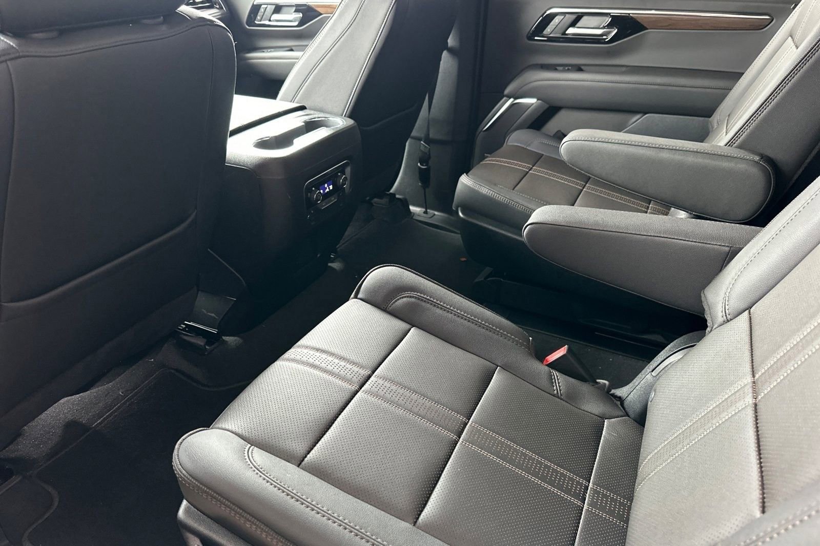 2025 Chevrolet Suburban High Country - Photo 13