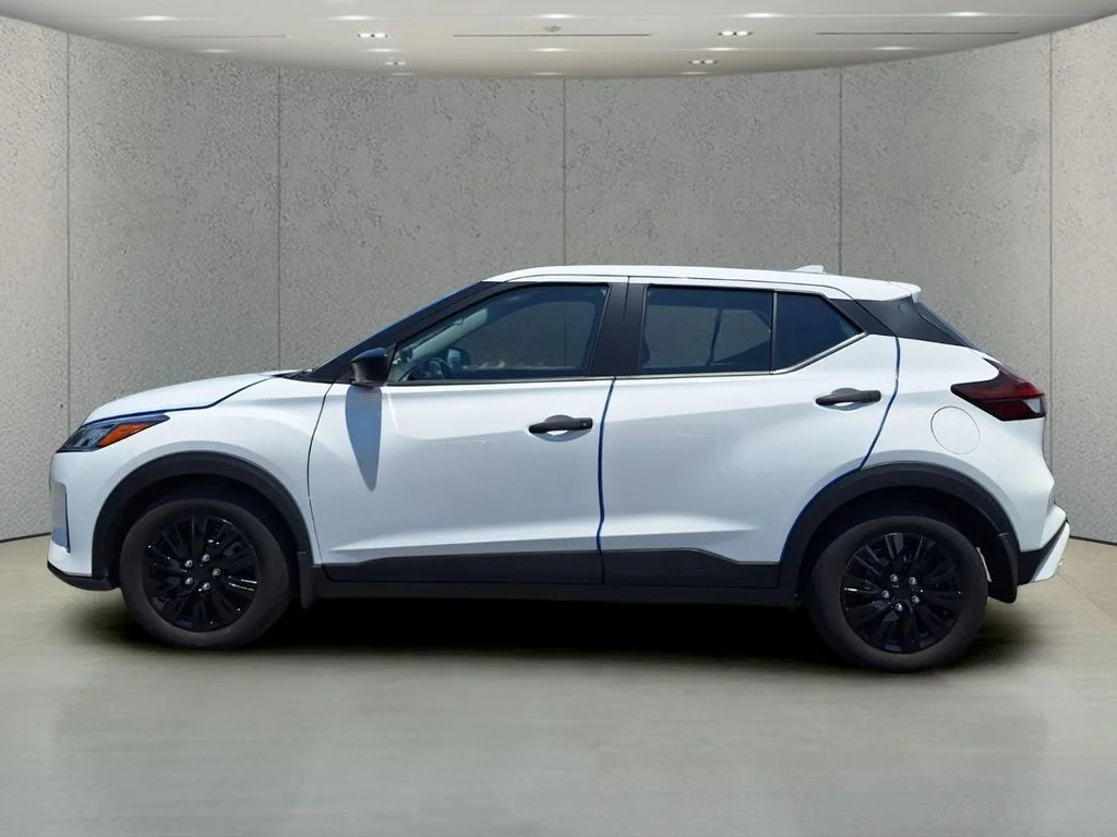 Used 2025 White Nissan S image 8