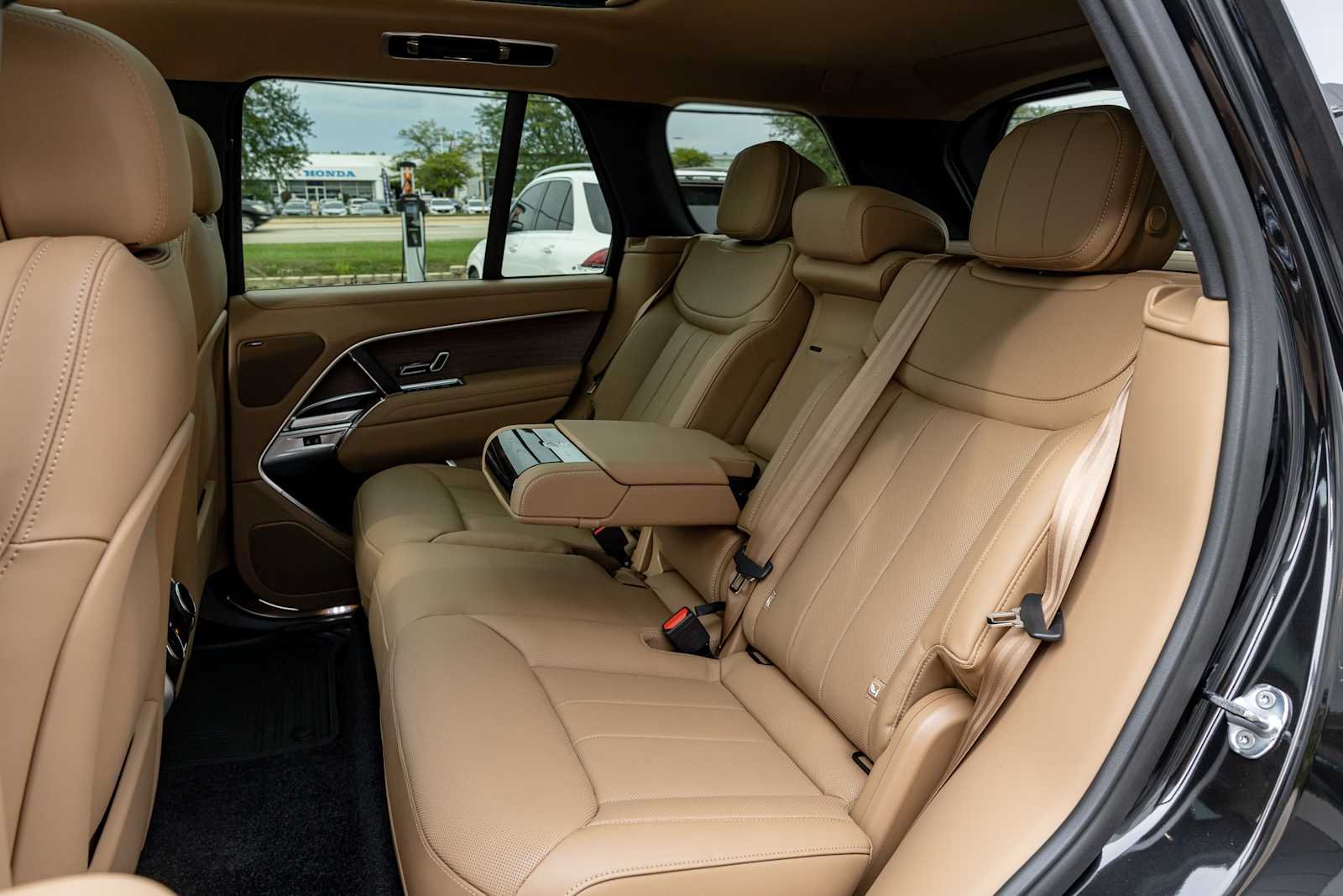 New 2027 Santorini Black Land Rover SE image 28