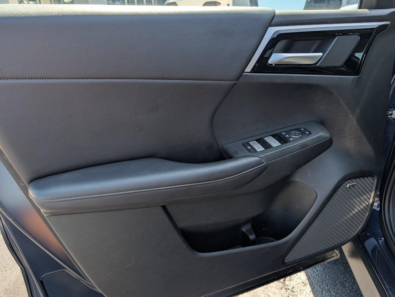 Used 2025 Cosmic Blue Metallic Mitsubishi SE image 14