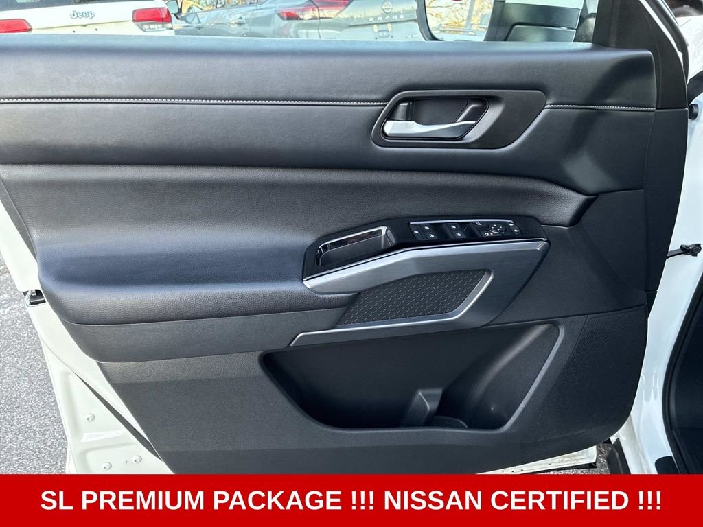 Used 2023 White Nissan SL image 21