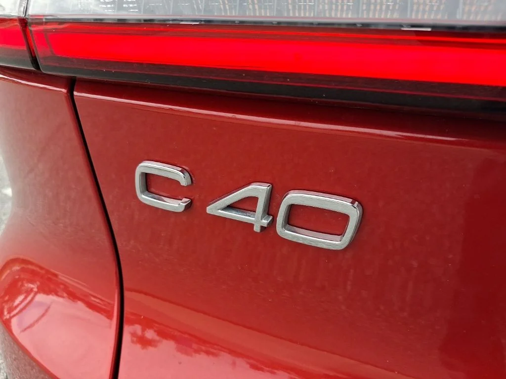 Used 2023 Red Volvo Ultimate image 9