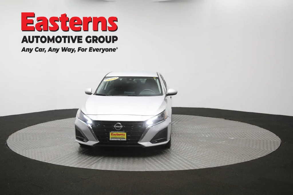 Used 2023 Silver Nissan 2.5 SV image 53