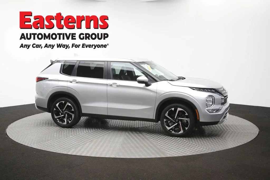 Used 2024 Silver Mitsubishi SE image 47