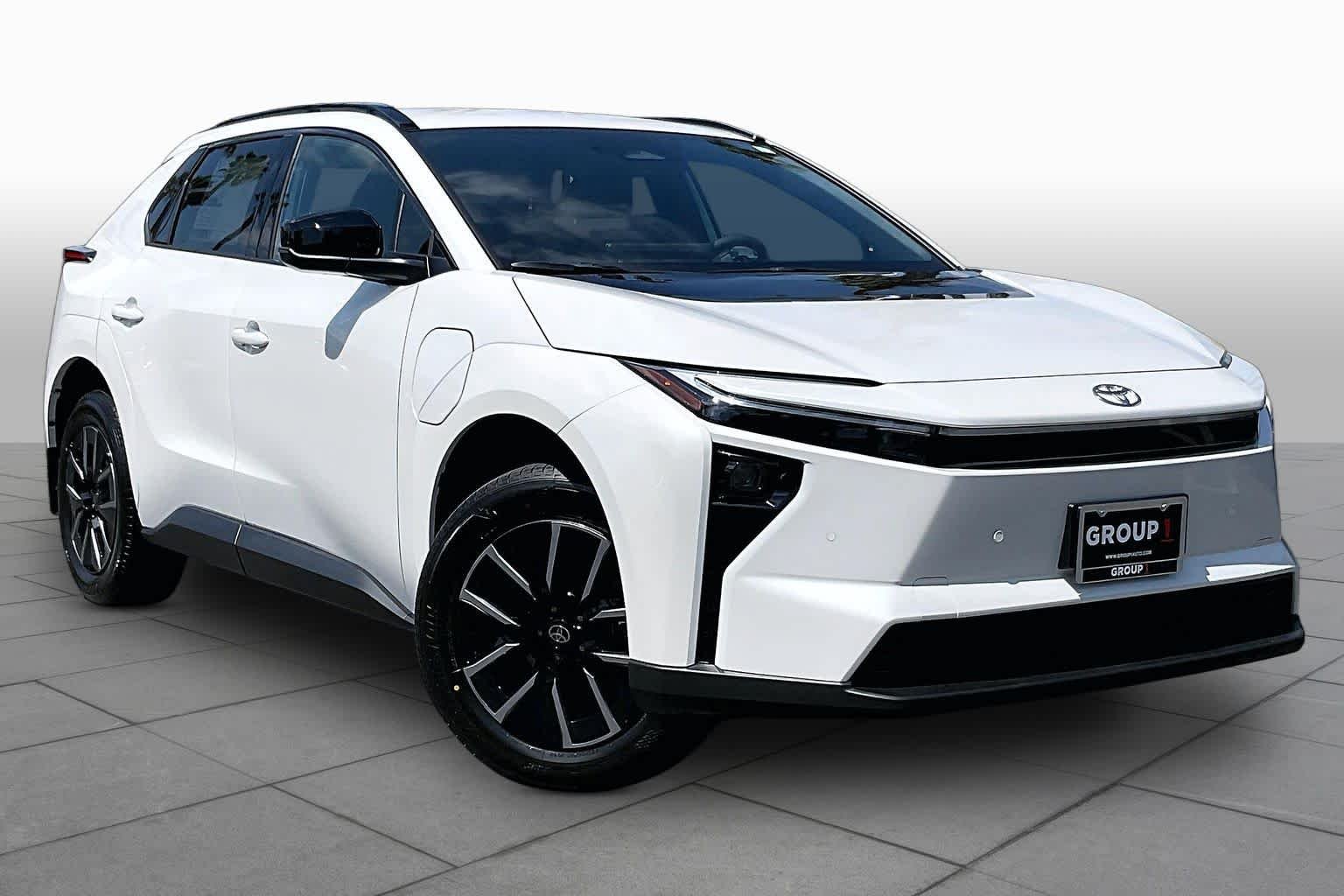 New 2026 Wind Chill Pearl Toyota XLE image 2