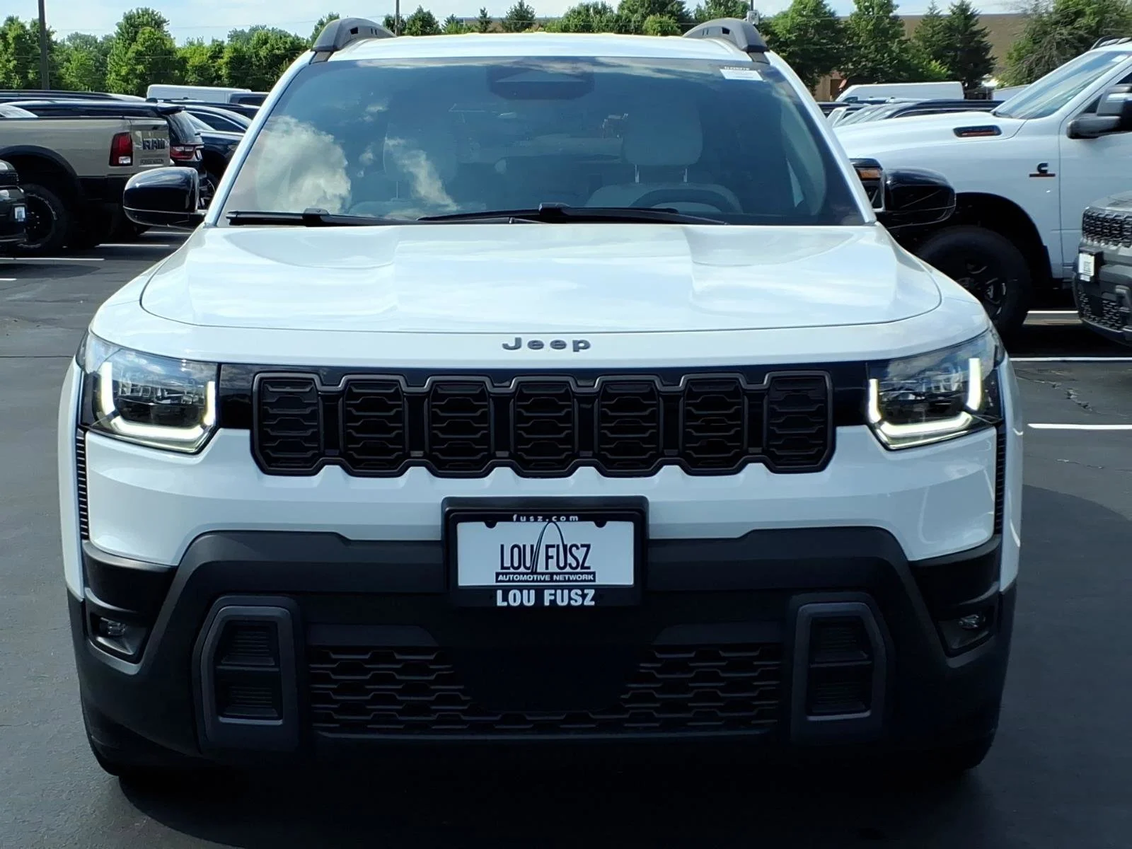 New 2026 Bright White Clear-Coat Exterior Paint Jeep Laredo image 23