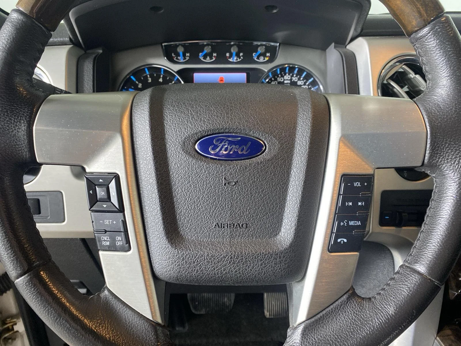 Used 2014 White Platinum Metallic Tri-Coat Ford  image 24