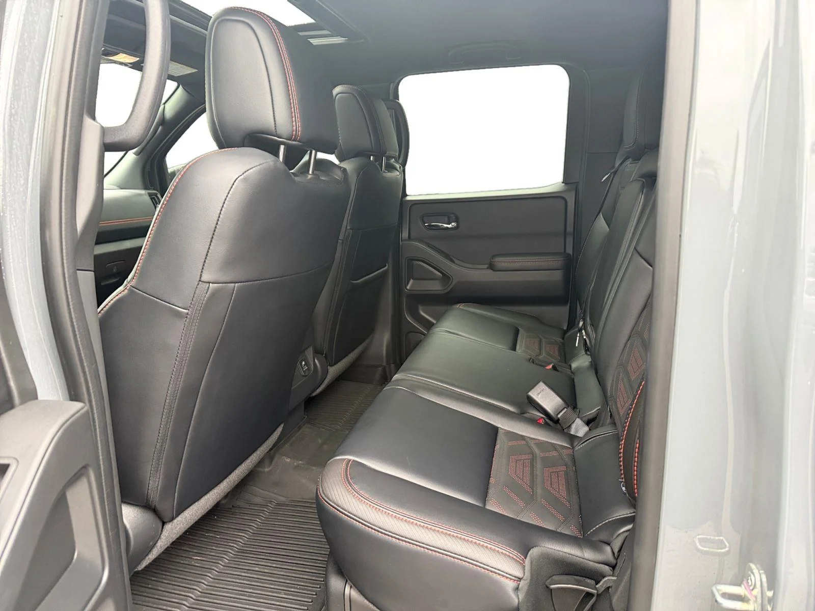 Used 2025 Boulder Gray Pearl Nissan PRO-4X image 21