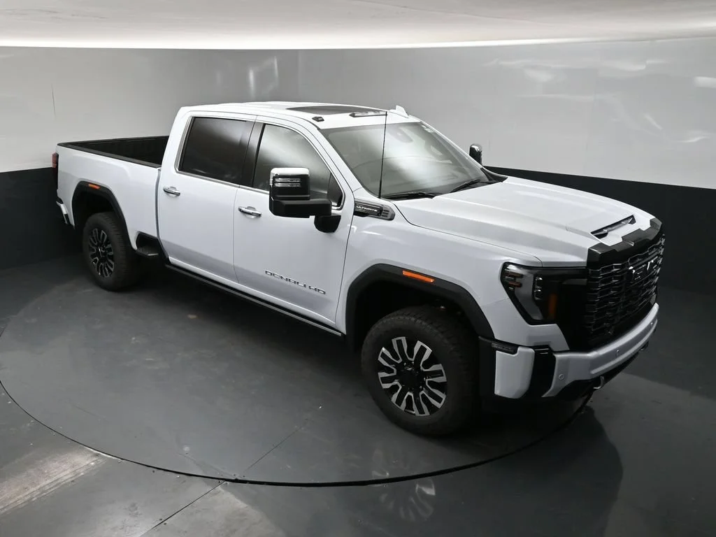 New 2026 Glacier White Tricoat GMC Denali Ultimate image 31