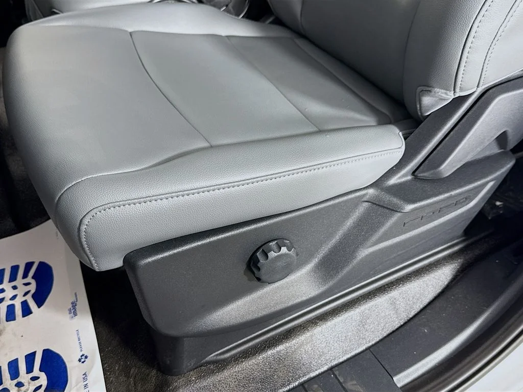2025 Ford F-350 Super Duty Chassis Cab XL - Photo 18